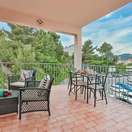 Apartment La Bitta Sul Porto - Goelba